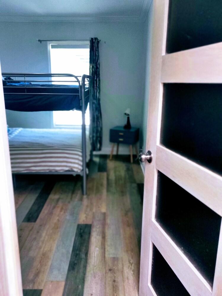 Pet Friendly Home Away from City Life & Sunny