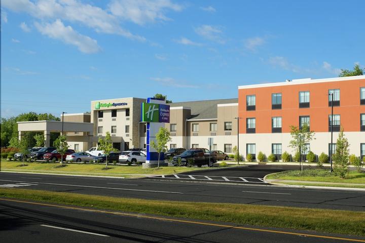 Pet Friendly Holiday Inn Express & Suites Williamstown - Glassboro an IHG Hotel