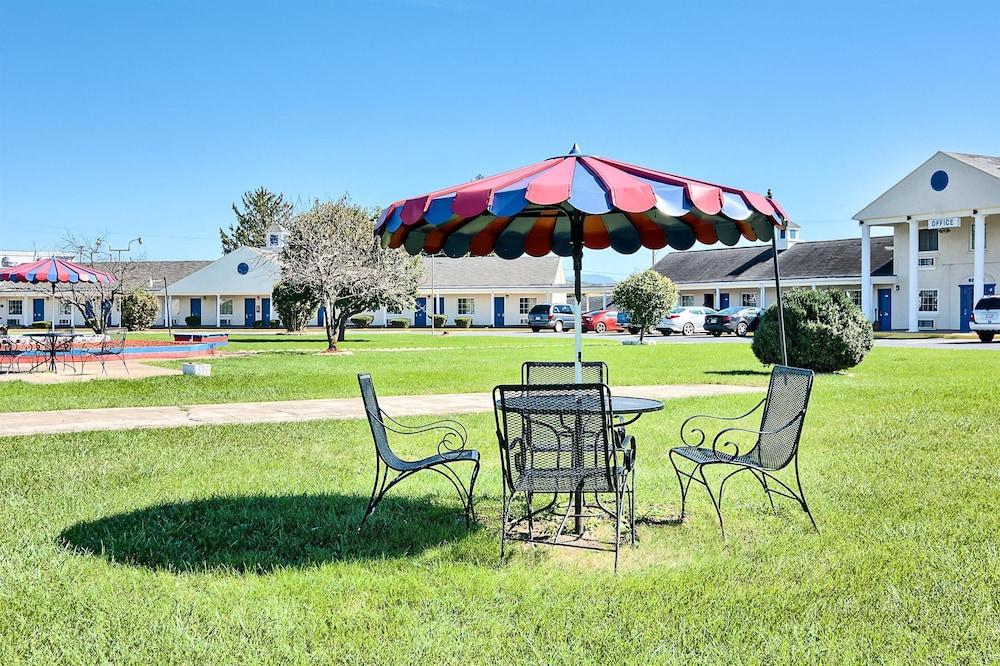 Motel 6 Harrisonburg South Pet Policy