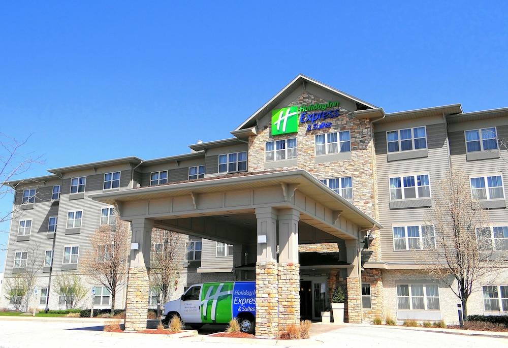 Pet Friendly Holiday Inn Express & Suites Chicago West-Roselle an IHG Hotel