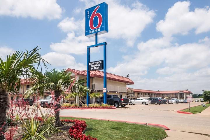 Pet Friendly Motel 6 Mesquite TX - Rodeo - Convention CTR