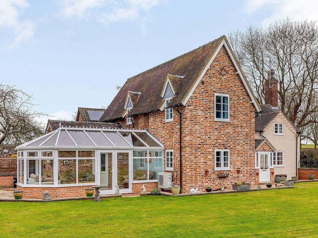 4Bedroom Cottage in StowebyChartley Pet Policy