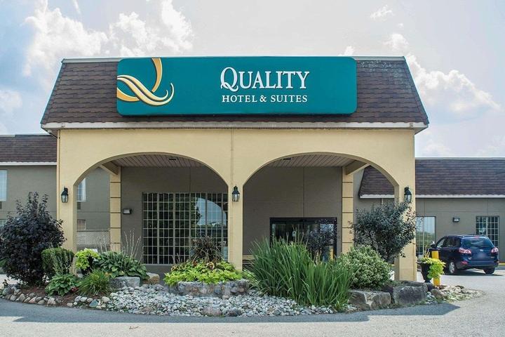Pet Friendly Quality Hotel and Suites Woodstock