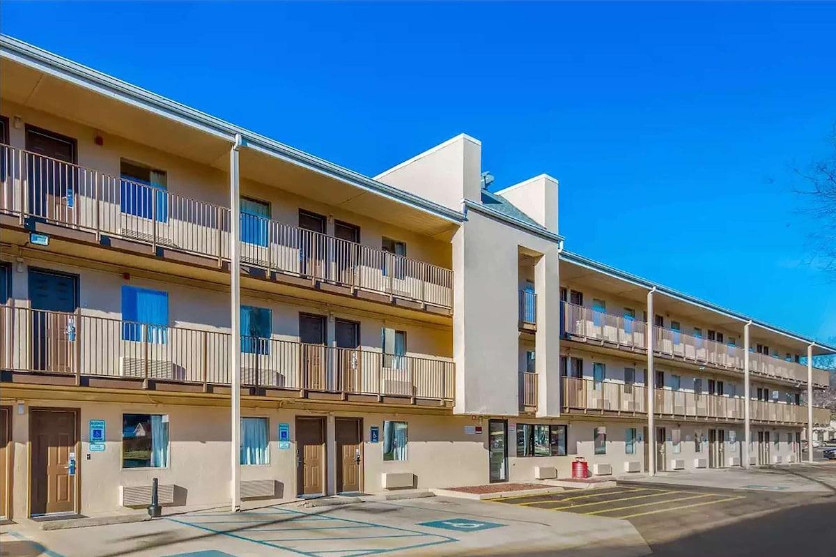 Days Inn by Wyndham Charleston WV Pet Policy