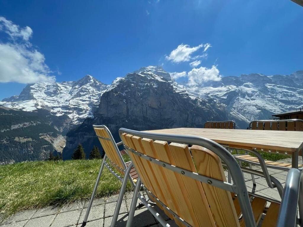 Pet Friendly 1BR Holiday House in Mürren