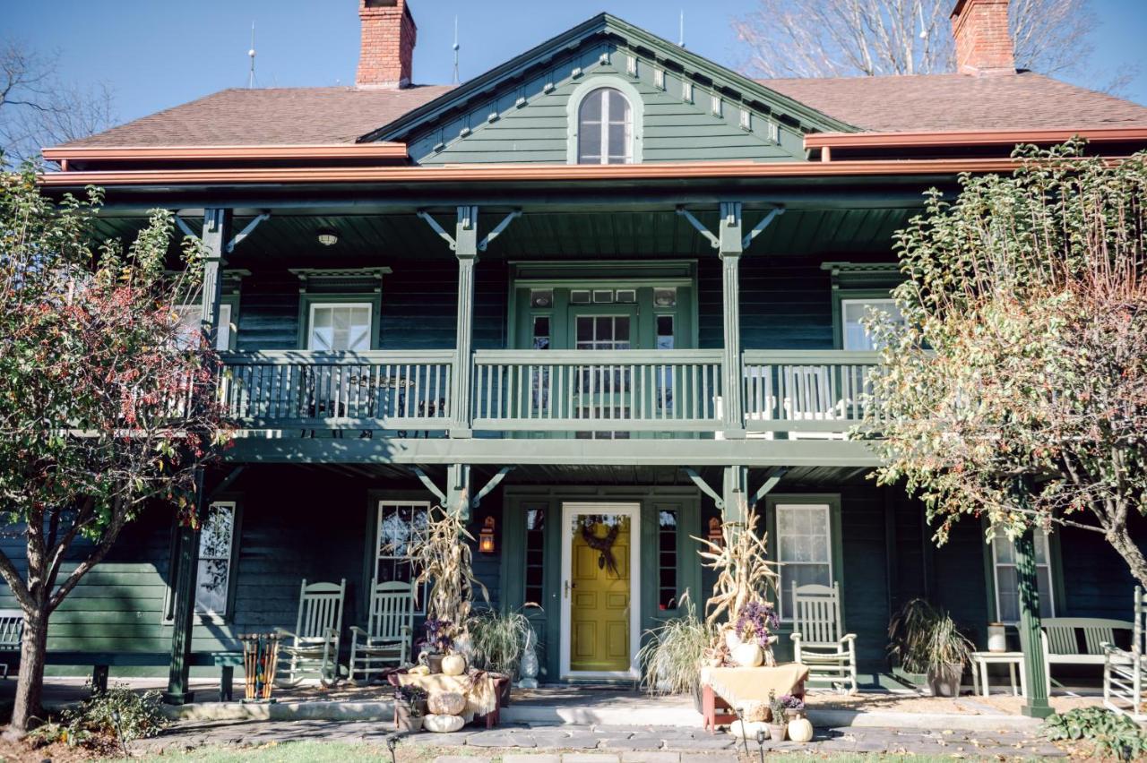 Pet Friendly Fox & Bear Lodge