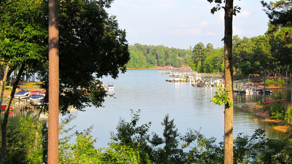 Pet Friendly Vacation Rentals In Lake Keowee Sc Bringfido