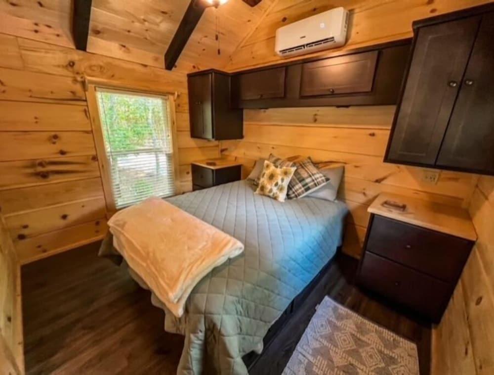 Pet Friendly Secluded Cozy Tiny Cabin on the Water