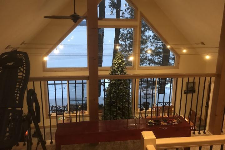 Pet Friendly 4/3 Lake Home with Dock