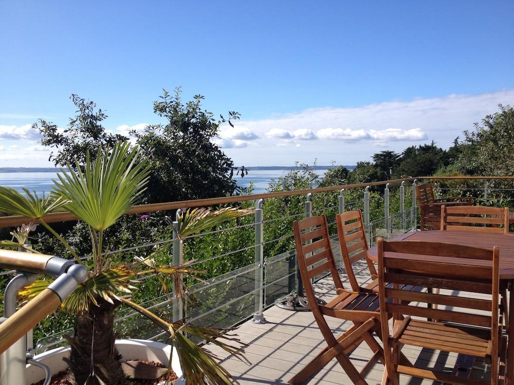 Pet Friendly Home with Stunning Views Over Bay of Douarnenez