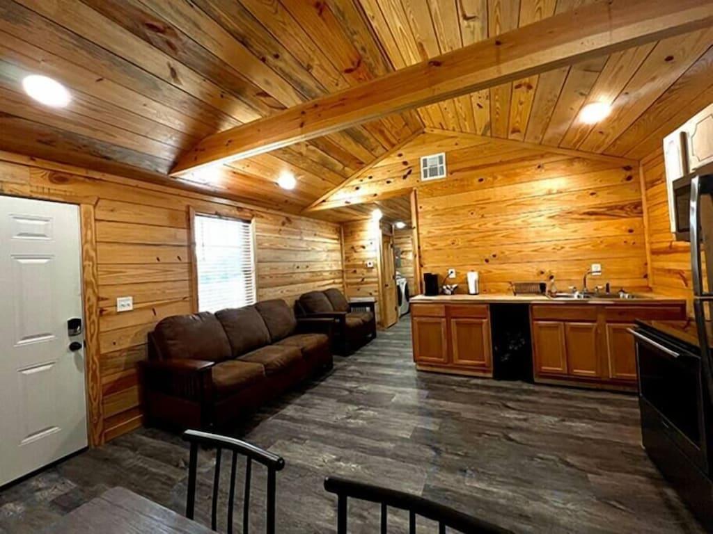 Grenada Lake Resort 2Bedroom Cabin 6 Pet Policy