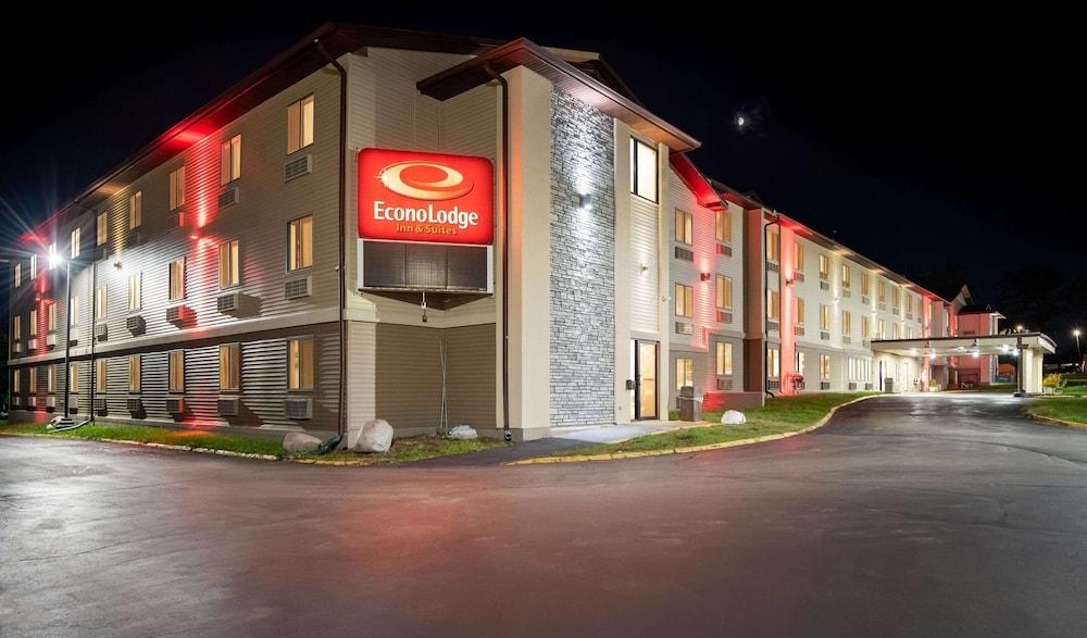 Econo Lodge Inn & Suites Des Moines/Merle Hays Road Pet Policy