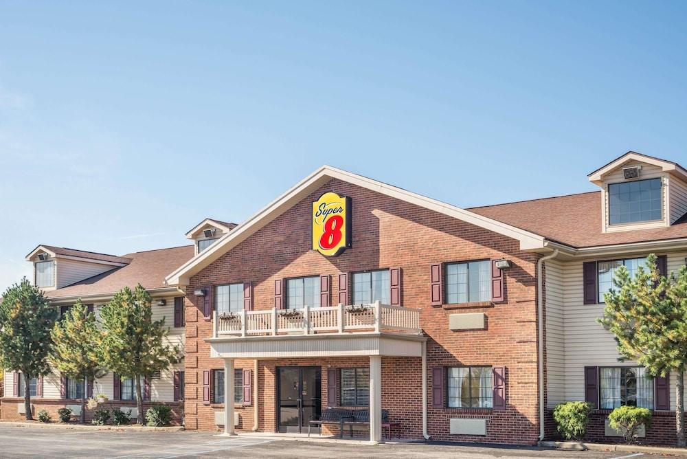 Pet Friendly Super 8 by Wyndham Madison/Hanover Area