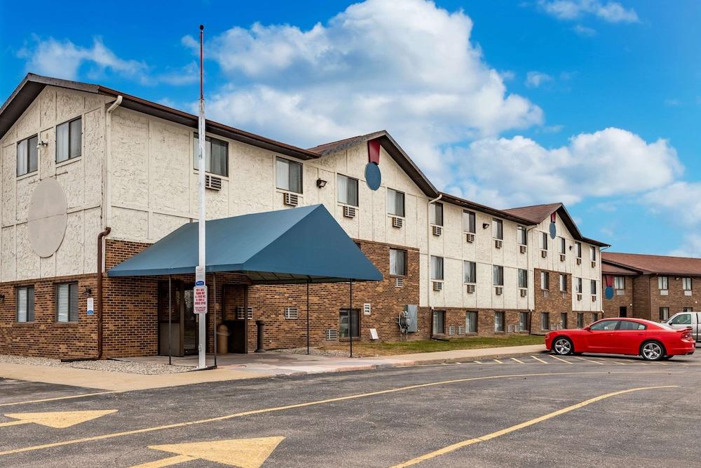 Pet Friendly Econo Lodge Inn and Suites