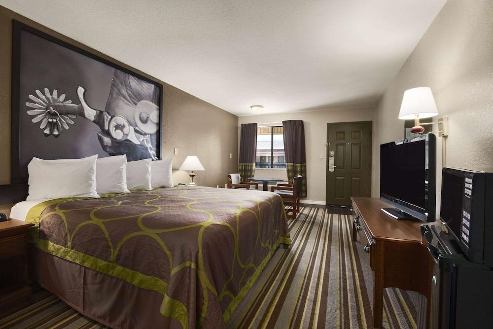 Super 8 by Wyndham Childress Pet Policy