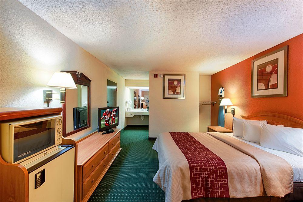 Red Roof Inn Kingsland Pet Policy - 