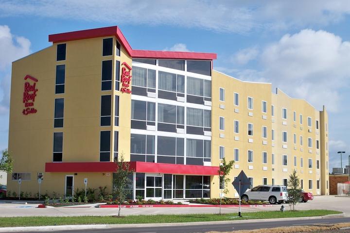 Pet Friendly Red Roof Inn & Suites Beaumont