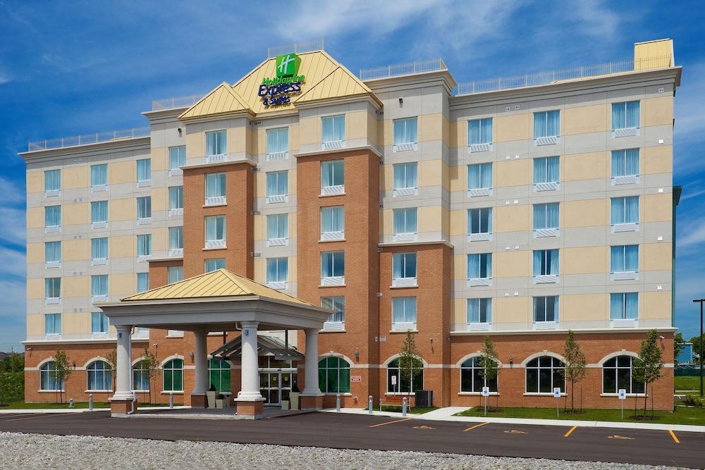 Pet Friendly Holiday Inn Express Hotel & Suites CLARINGTON - BOWMANVILLE an IHG Hotel