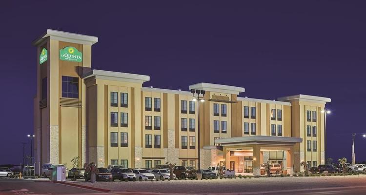 La Quinta Inn Suites Carlsbad Pet Policy