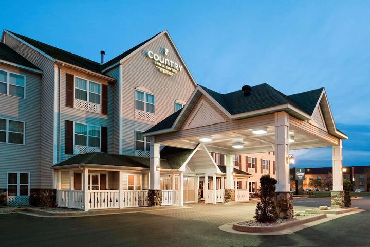 Pet Friendly Country Inn & Suites by Radisson Stevens Point WI