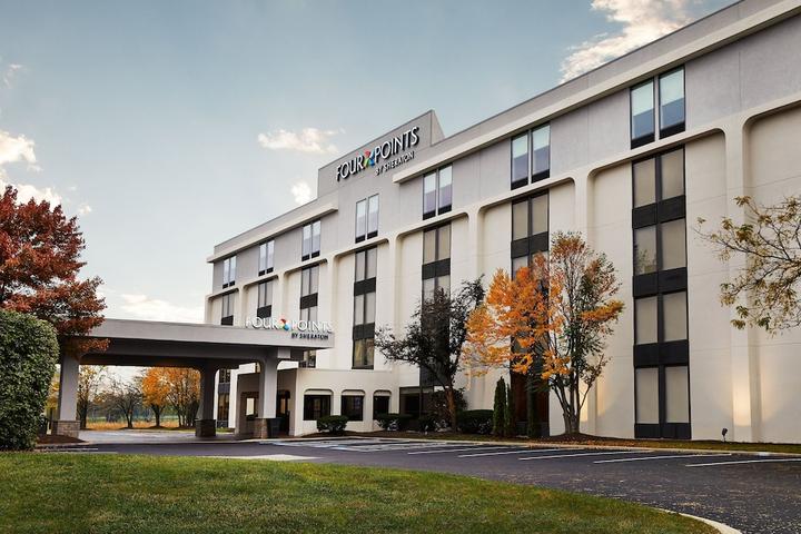 Pet Friendly Four Points by Sheraton Chicago Westchester/Oak Brook