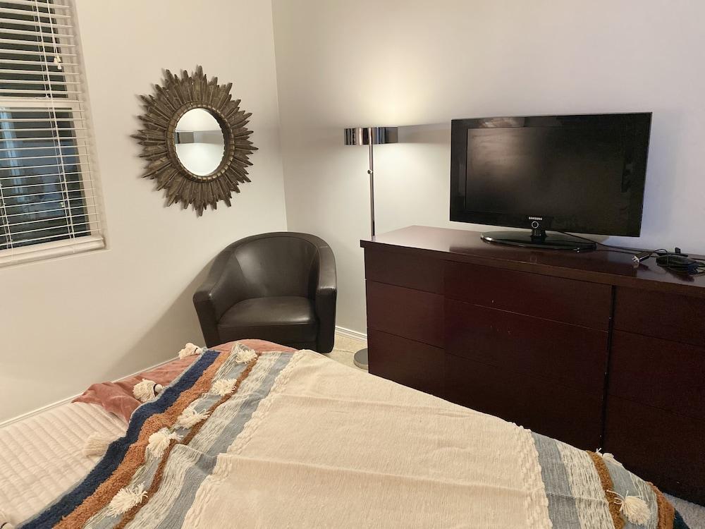 Cary Luxury Twin Lakes Home Pet Policy