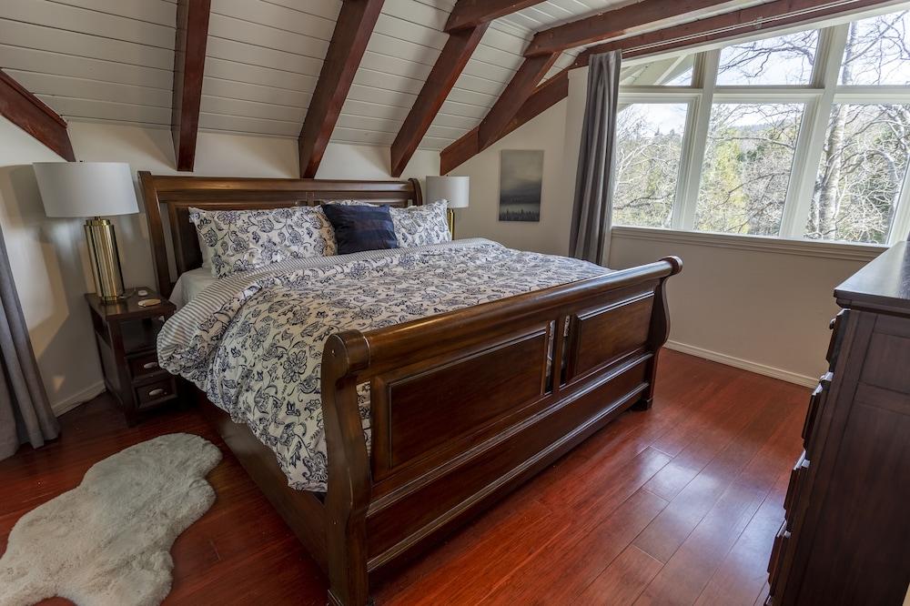 Pet Friendly Moonlight Pines