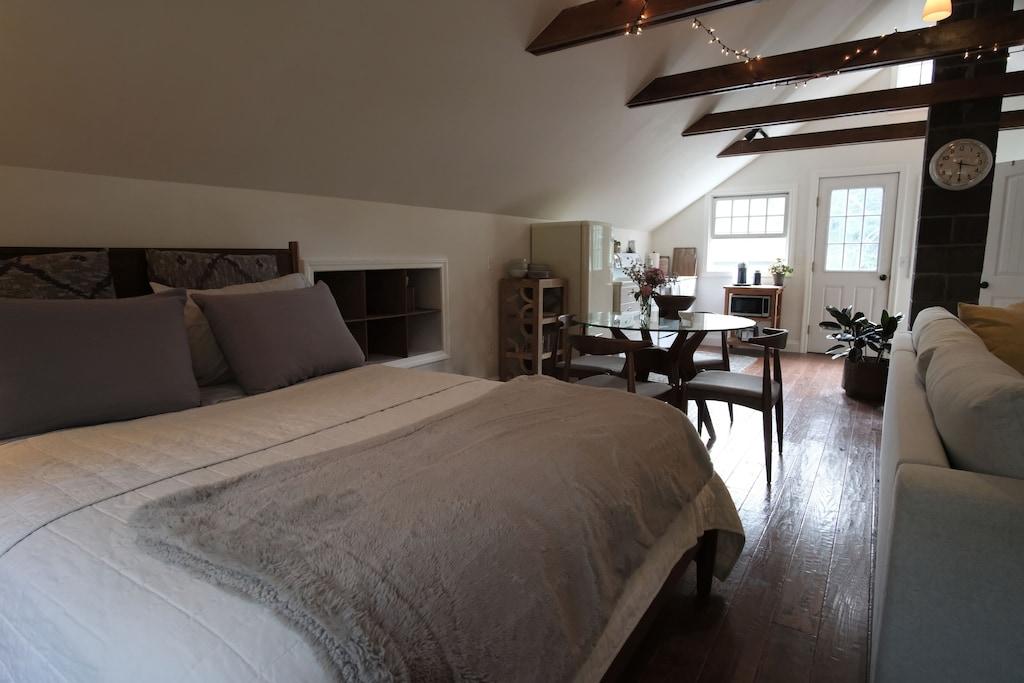 Studio in Historic Kingston Village Pet Policy