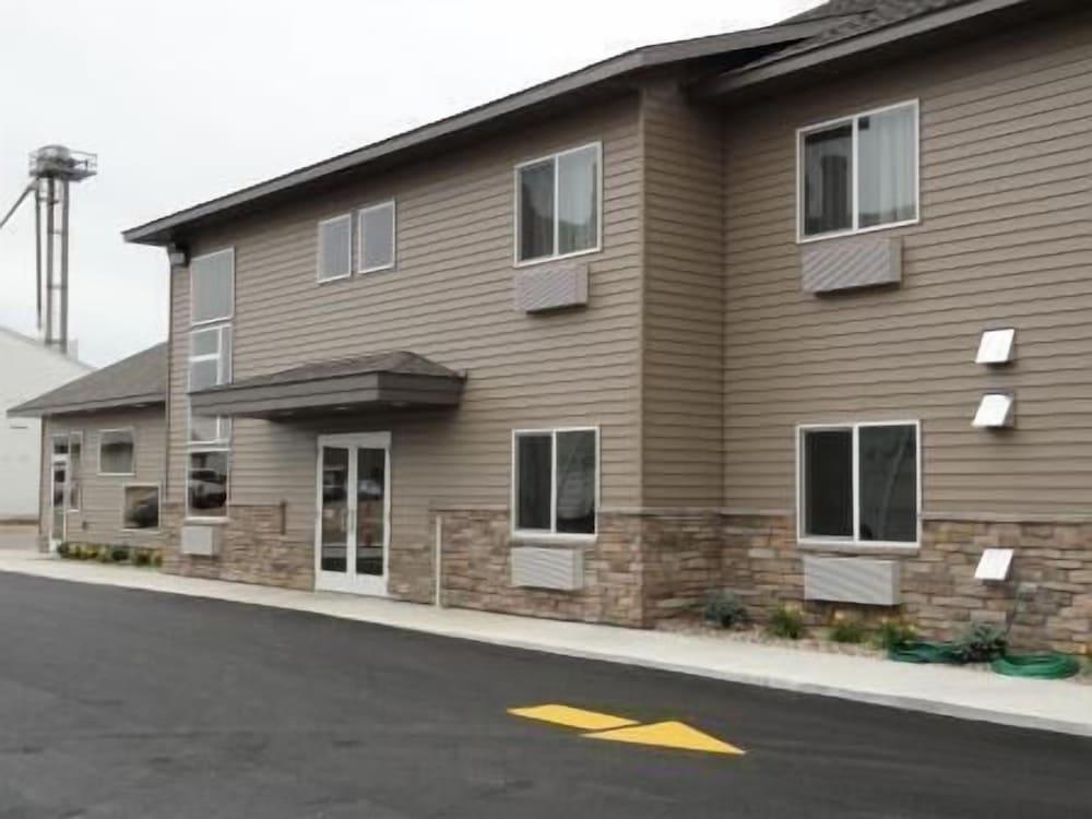 Pet Friendly Canby Inn and Suites