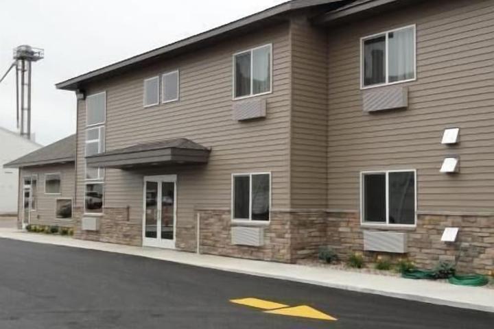 Pet Friendly Canby Inn and Suites