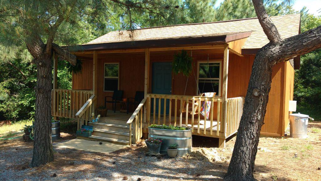 Pet Friendly Shawnee Pines Lodging - Cabin