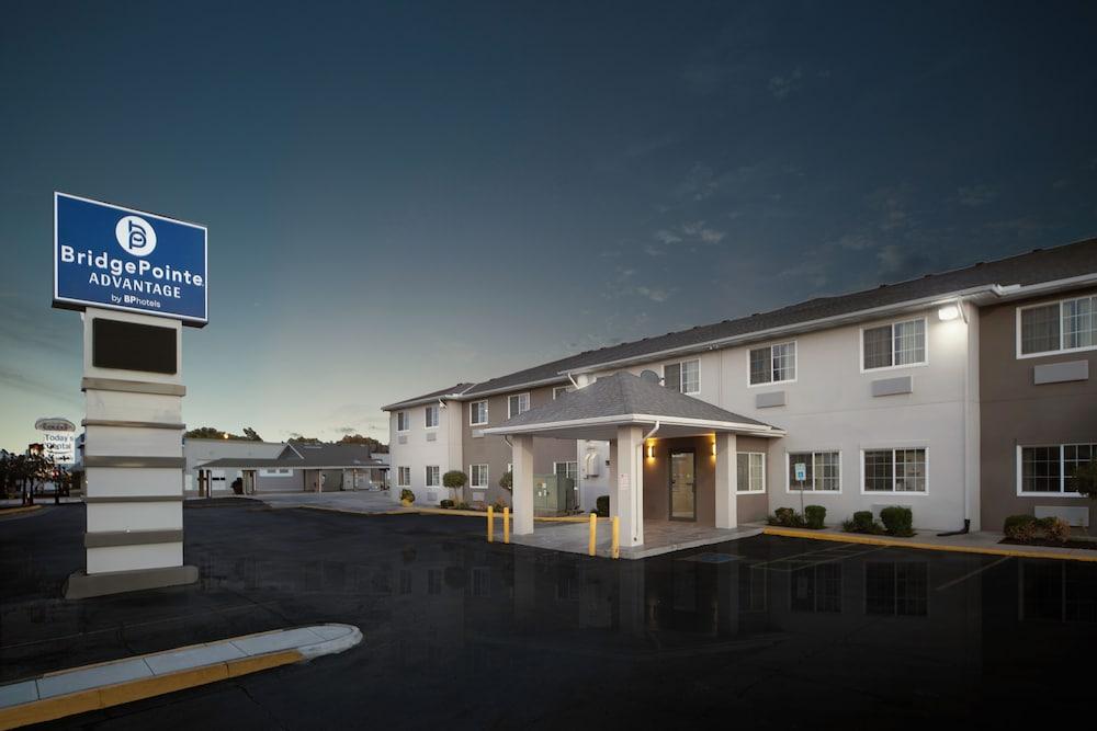 Pet Friendly BridgePointe Advantage by BPhotels