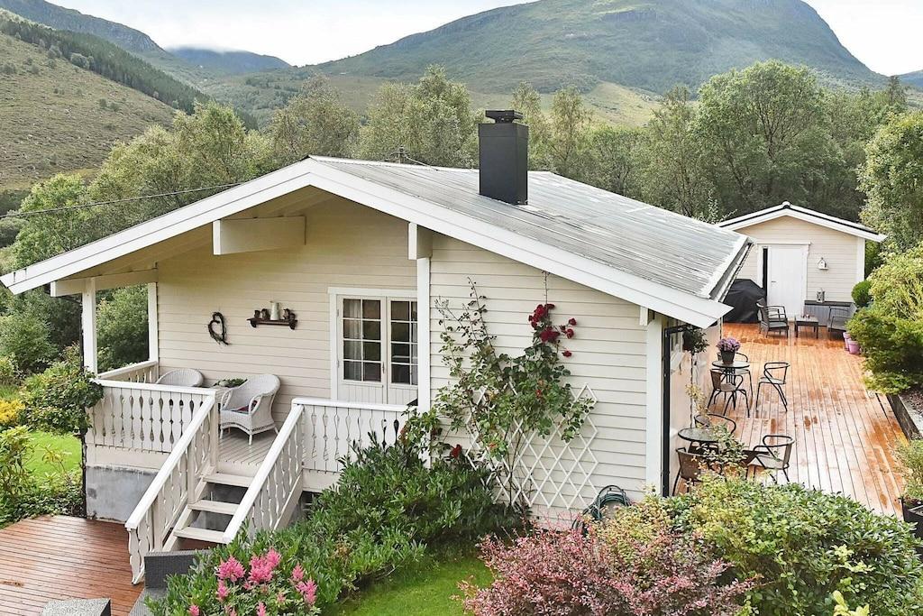 Pet Friendly Superb Holiday Cottage With Panoramic Fjord View