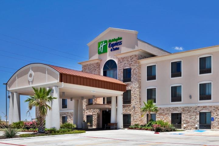 Pet Friendly Holiday Inn Express & Suites Austin NE - Hutto an IHG Hotel