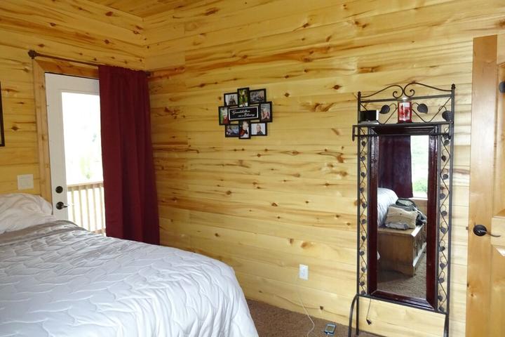 Pet Friendly Large Luxurious Cabin in Young