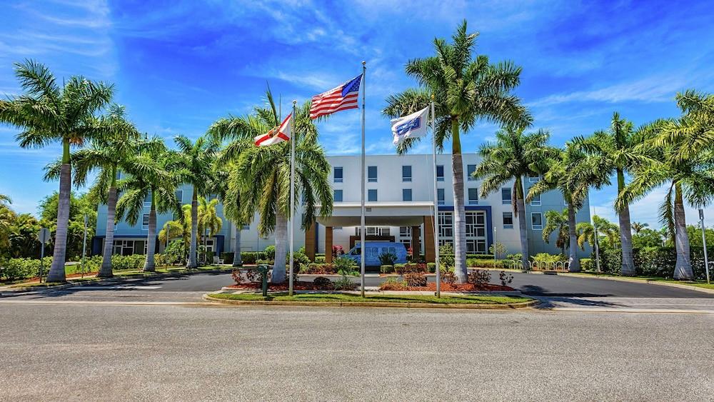 Pet Friendly Hampton Inn & Suites Sarasota/Bradenton-Airport FL