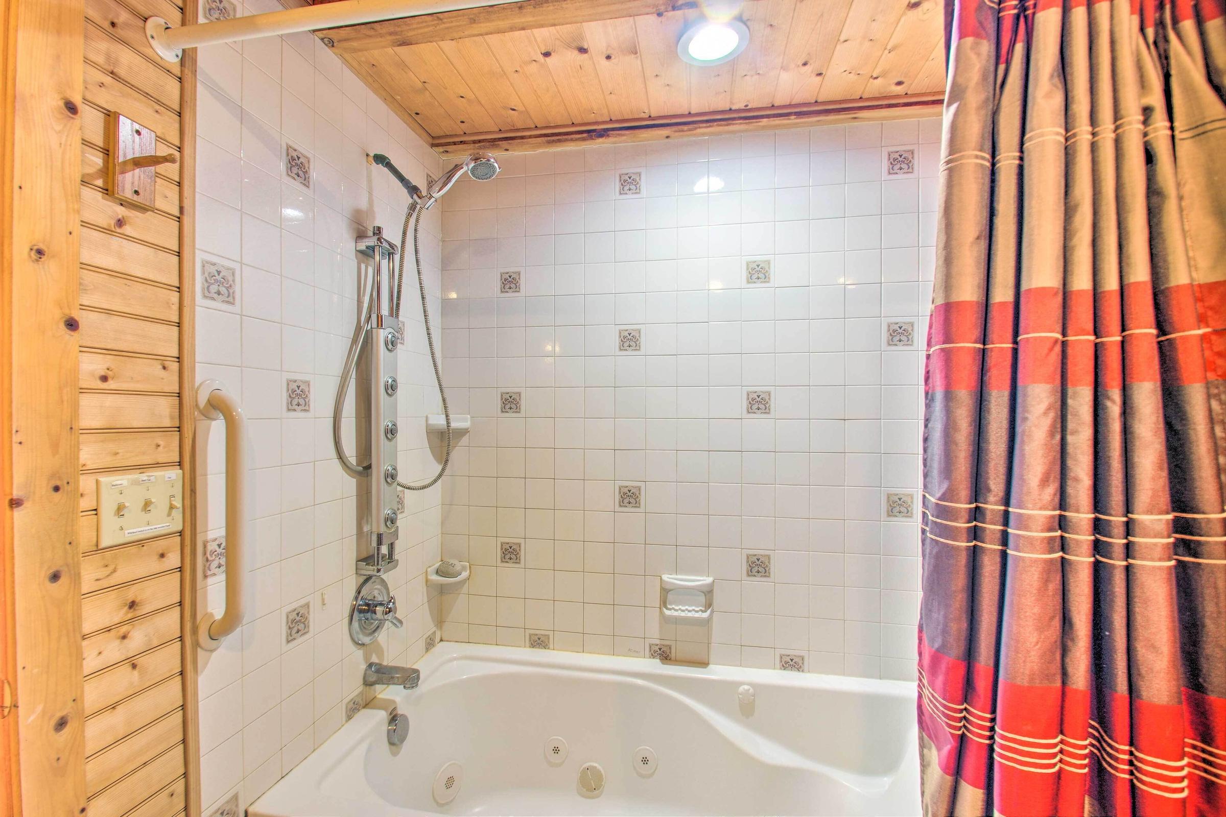 Garnerland in Luray PetFriendly Log Cabin W/Porch Pet Policy