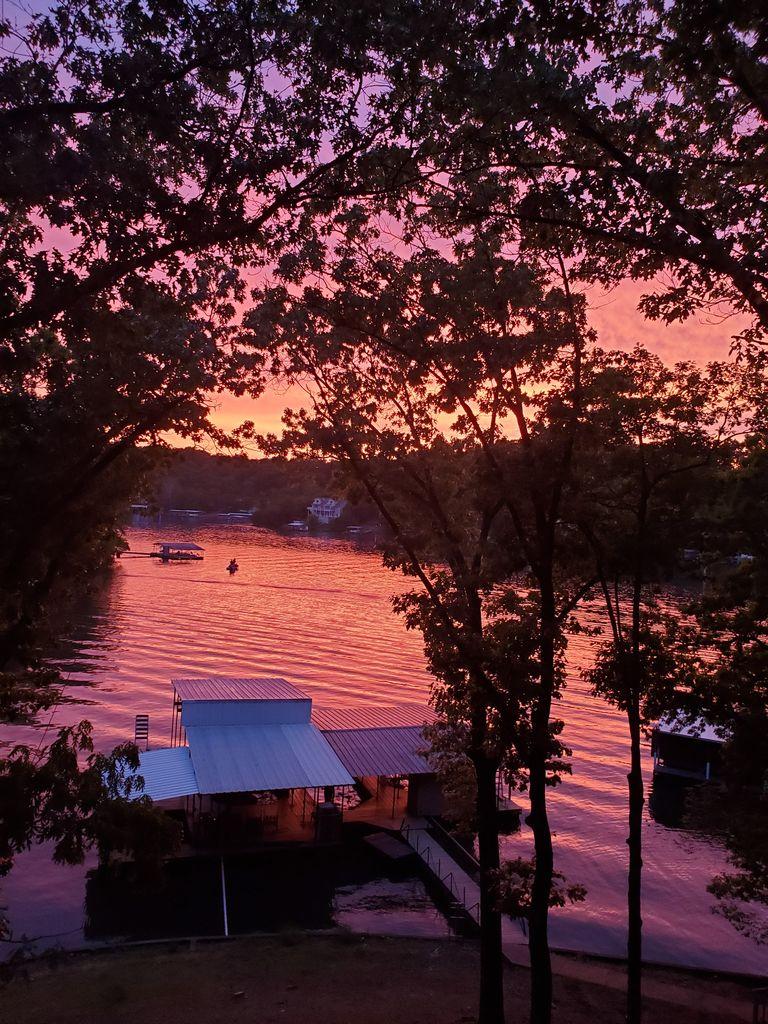 Waterfront 4/2 House in Lake Ozark Pet Policy