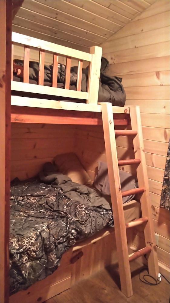 Pet Friendly Rustic Cabin