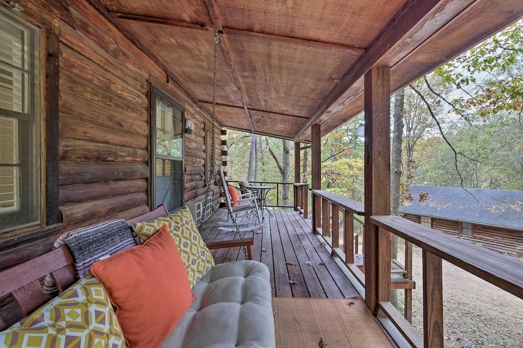 Romantic Eureka Springs Cabin with Fireplace Pet Policy