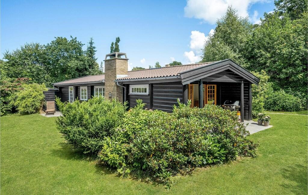 Stunning Home in Hornbæk with WiFi & 3 Bedrooms Pet Policy
