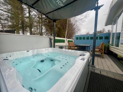Pet Friendly Private Hot Tub Cabin with Pergola & Large Deck