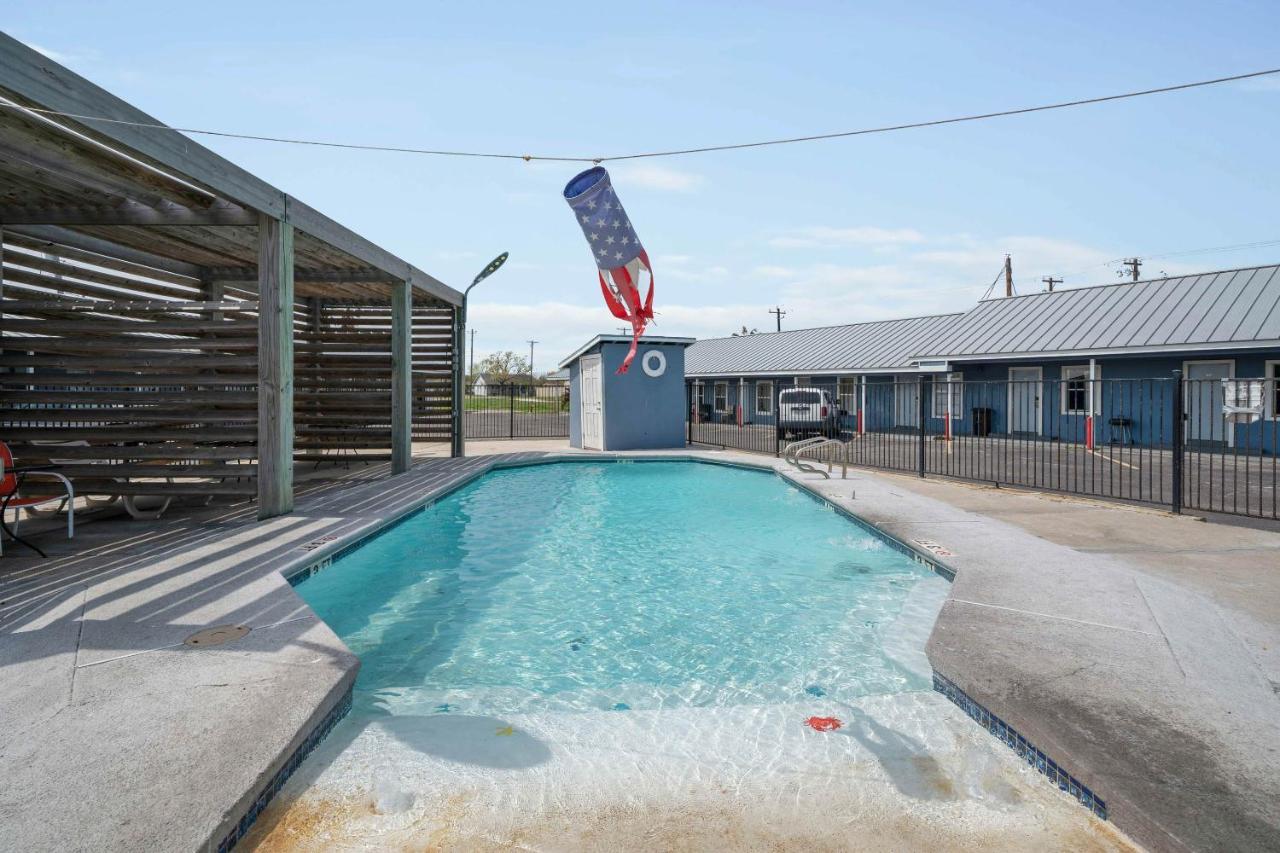 OYO Hotel Rockport Bay View Pet Policy