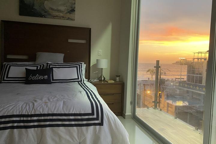 Pet Friendly Beautiful Apartment on the Malecon