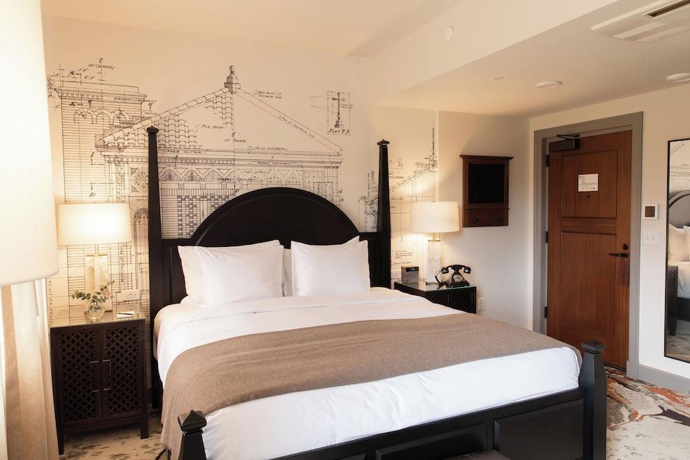 Pet Friendly The Lodge at St. Edward Park