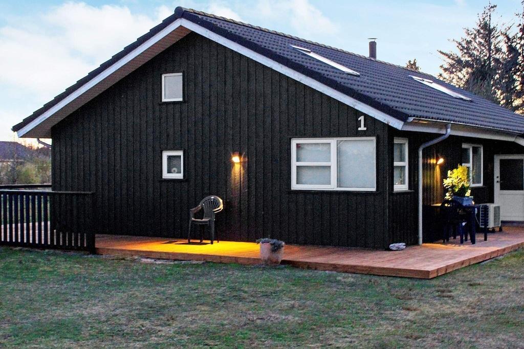 Pet Friendly Spacious 3-Bedroom Cottage With Sauna