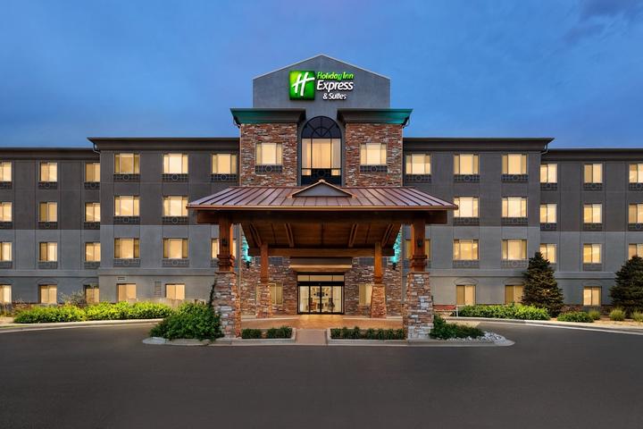 Pet Friendly Holiday Inn Express Hotel & Suites Denver Airport an IHG Hotel