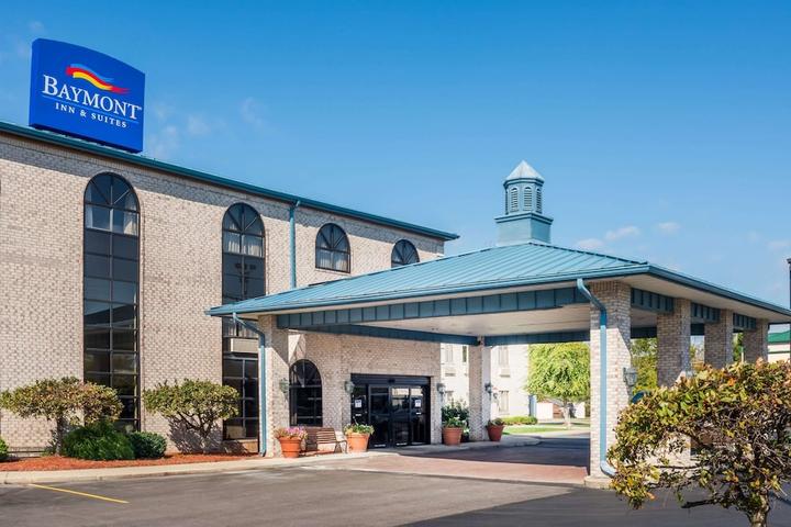 Pet Friendly Baymont by Wyndham Plainfield/ Indianapolis Arpt Area