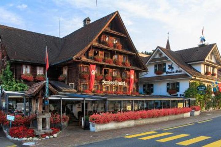 Pet Friendly Swiss-Chalet Merlischachen - Historik Chalet-Hotel Lodge