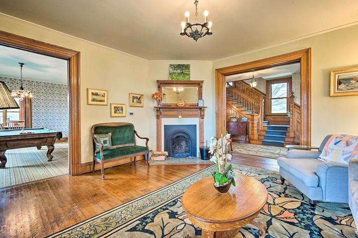 Pet Friendly Pet-Friendly 5/5 Victorian Homestead with Fire Pit